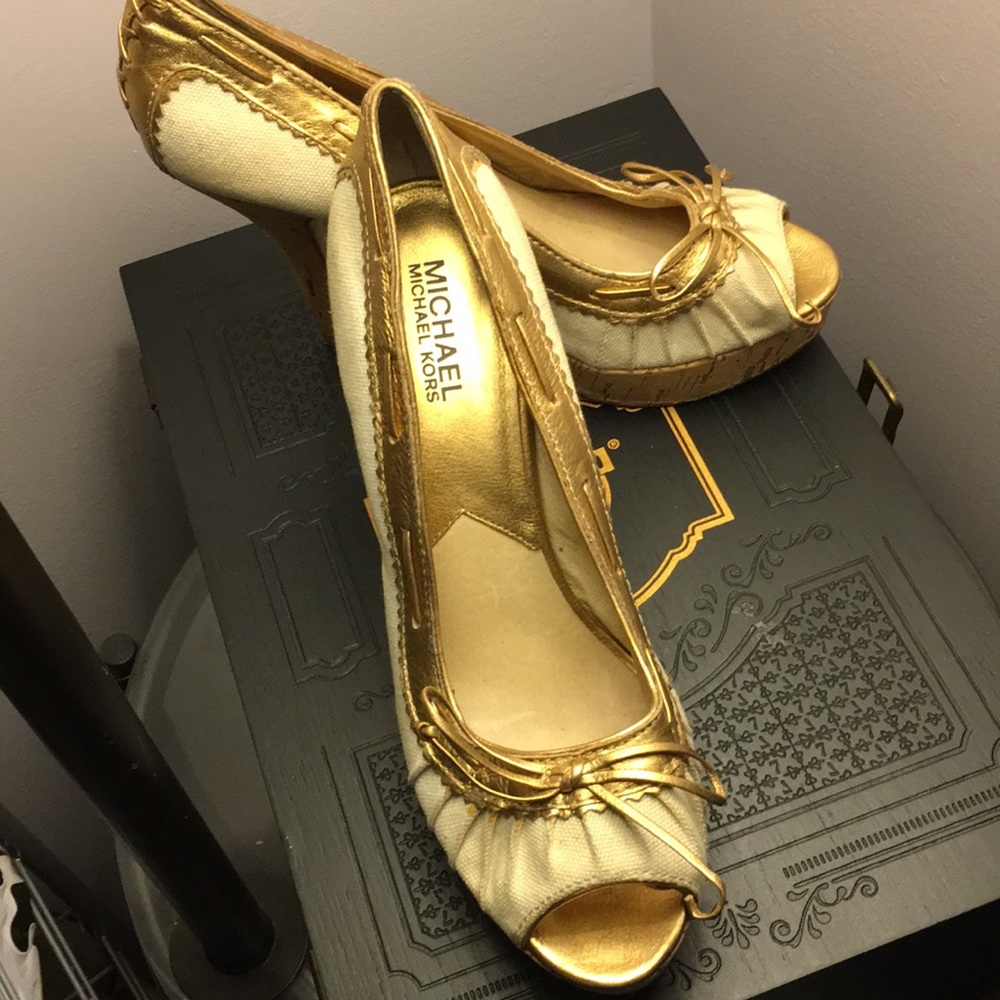 Peep toe Shoe
